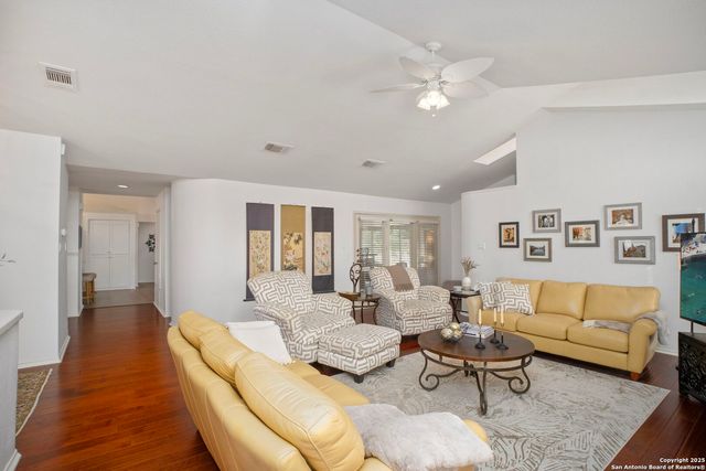 911 Almadin, San Antonio, TX 78258