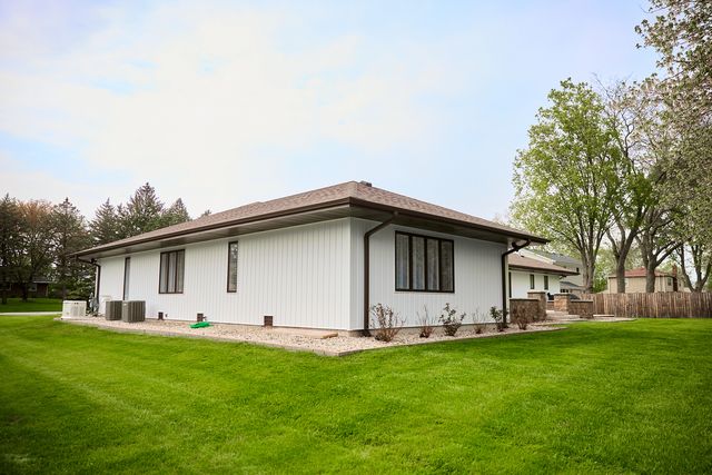 23378 N Apple Hill Lane, Lincolnshire, IL 60069