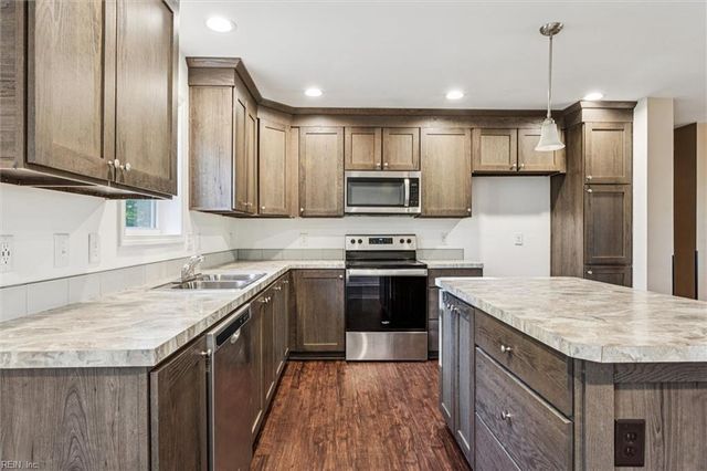 4248 Old Virginia ST, Urbanna, VA 23175