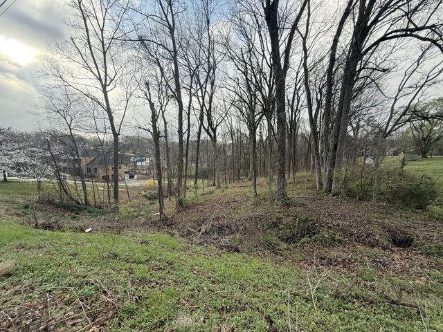 1930 Arlington Rd, Lebanon, TN 37087
