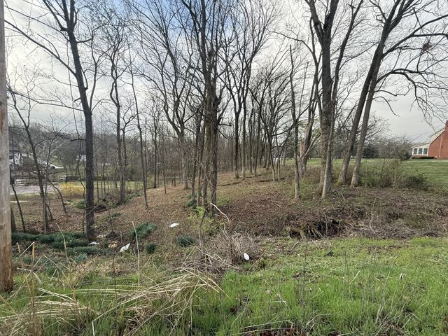 1930 Arlington Rd, Lebanon, TN 37087