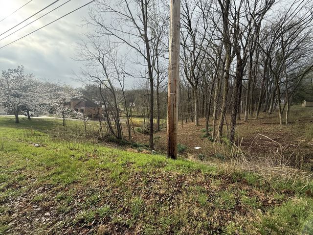 1930 Arlington Rd, Lebanon, TN 37087