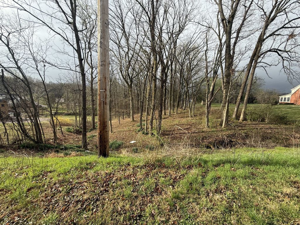 1930 Arlington Rd, Lebanon, TN 37087