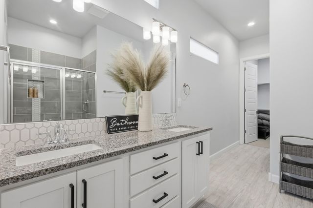 1706 Tesoro Loop NW, Los Lunas, NM 87031