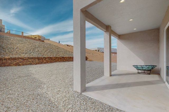 1706 Tesoro Loop NW, Los Lunas, NM 87031