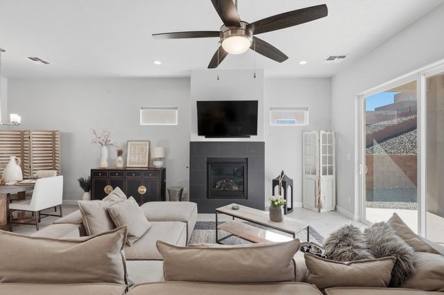 1706 Tesoro Loop NW, Los Lunas, NM 87031