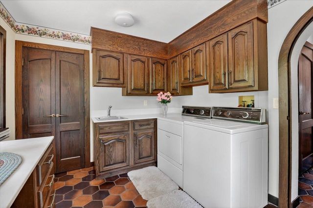 2532 Skyline Drive, Janesville, WI 53548