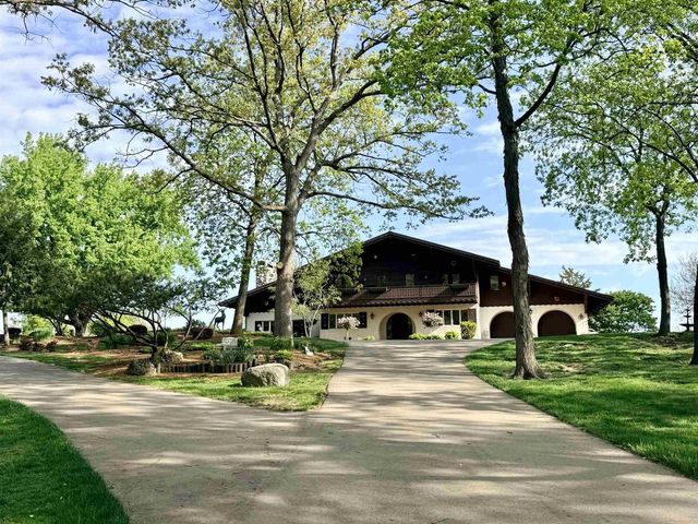 2532 Skyline Drive, Janesville, WI 53548