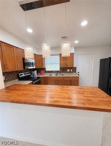 3900 Arnold DR, Fort Myers, FL 33916