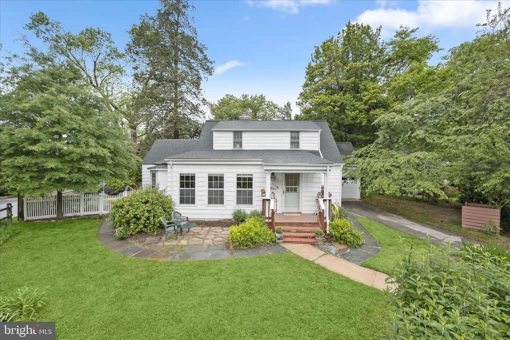 Image 1 of property listing at 301 DALE DR, Silver Spring, MD 20910