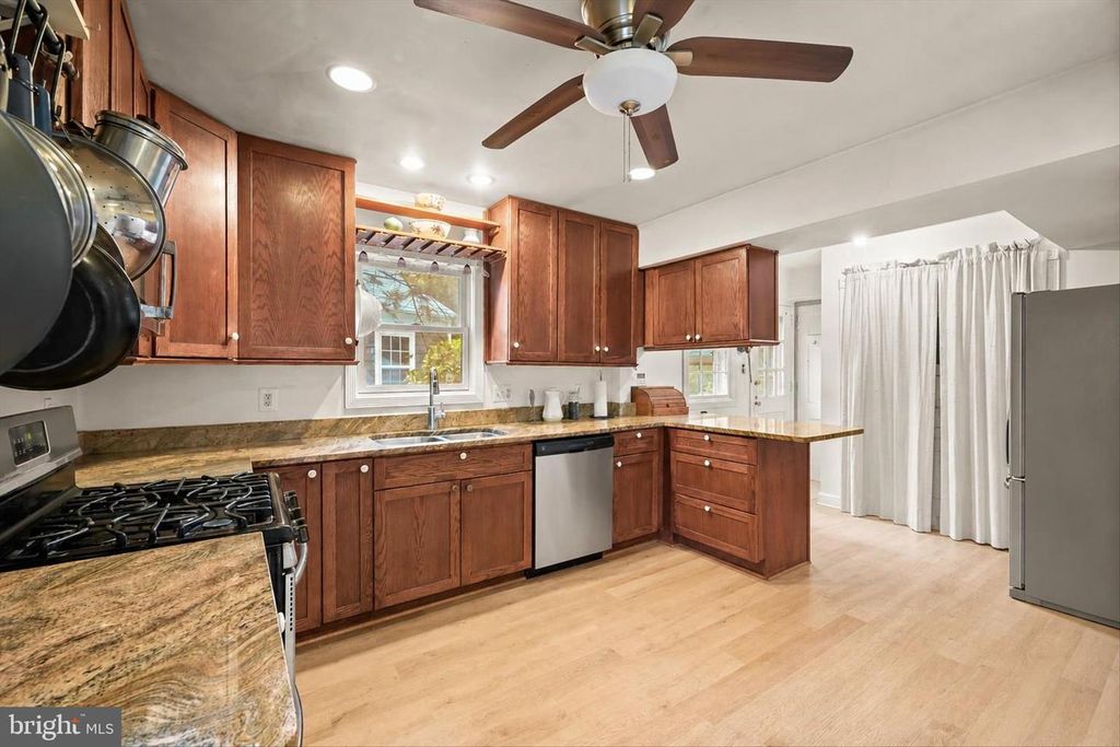 Image 10 of property listing at 301 DALE DR, Silver Spring, MD 20910