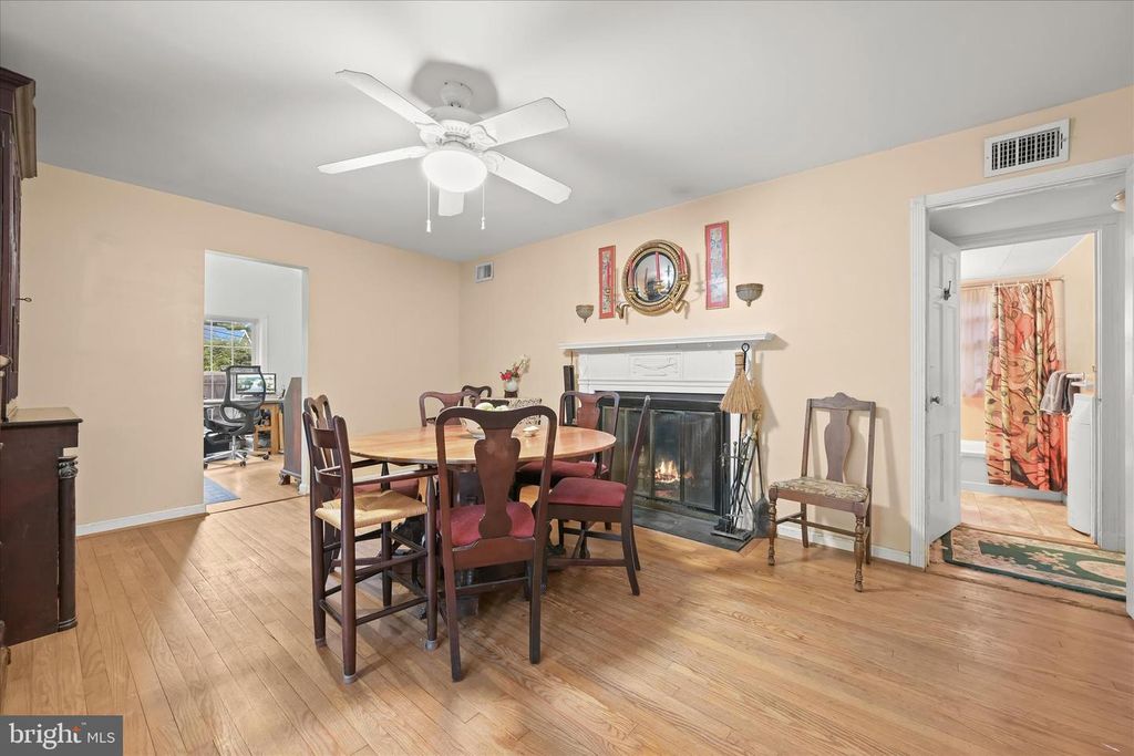 Image 12 of property listing at 301 DALE DR, Silver Spring, MD 20910