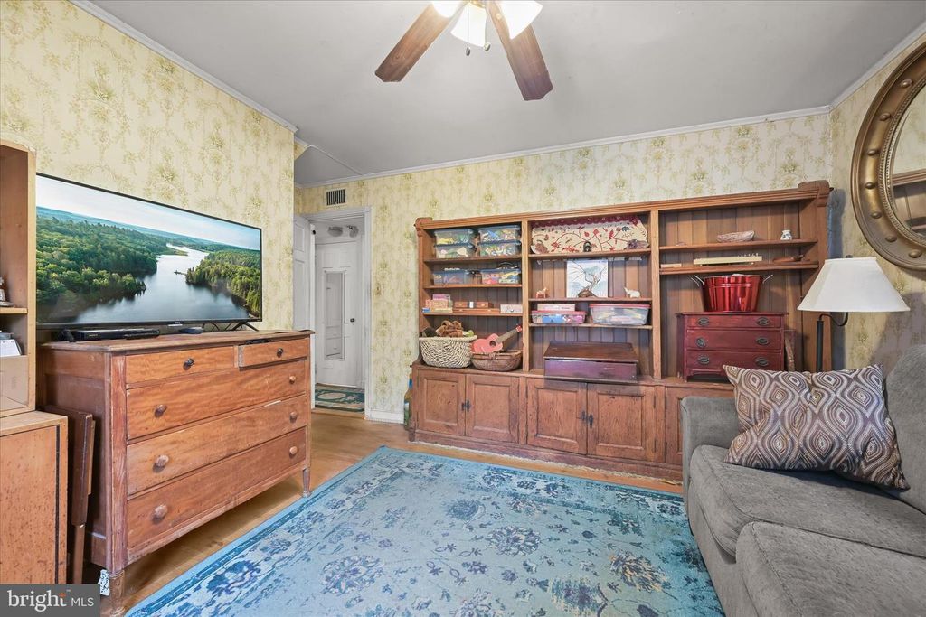 Image 16 of property listing at 301 DALE DR, Silver Spring, MD 20910