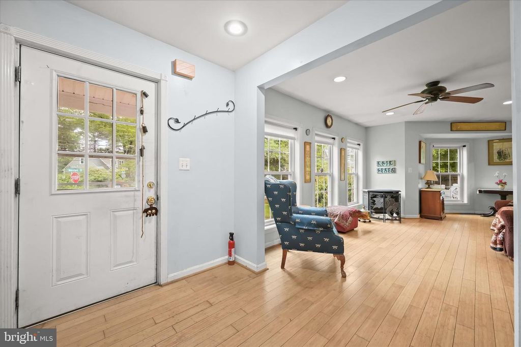 Image 2 of property listing at 301 DALE DR, Silver Spring, MD 20910