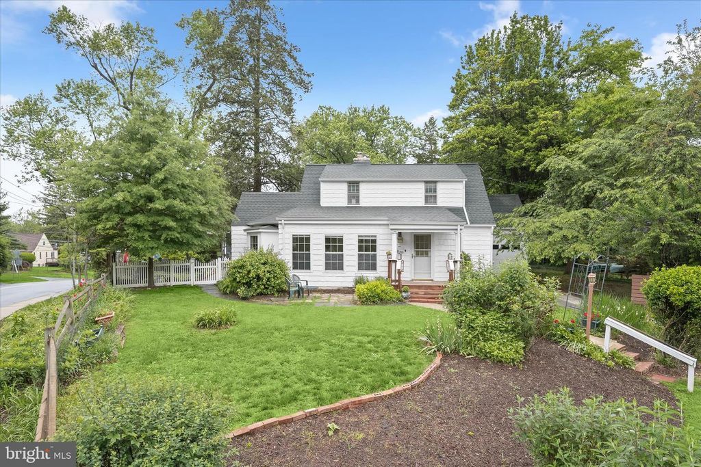 Image 25 of property listing at 301 DALE DR, Silver Spring, MD 20910
