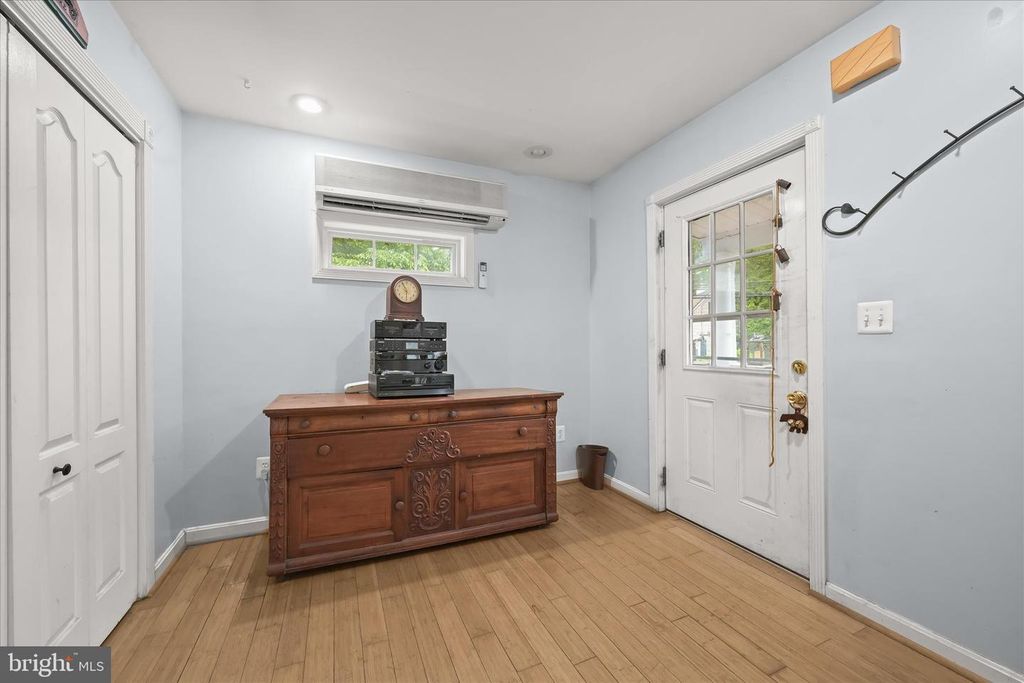 Image 3 of property listing at 301 DALE DR, Silver Spring, MD 20910