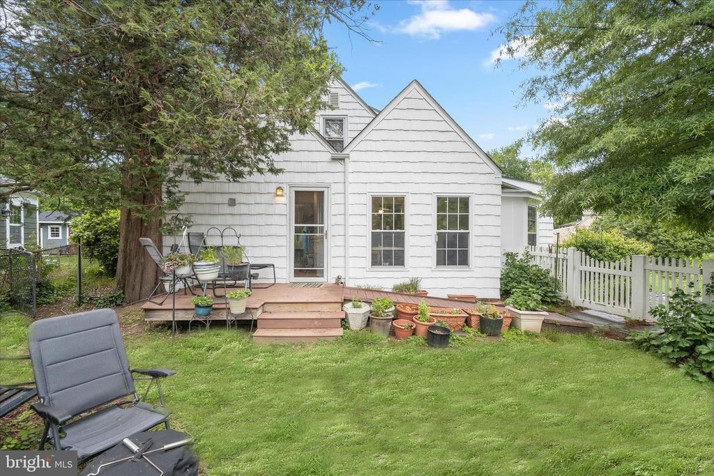 Image 30 of property listing at 301 DALE DR, Silver Spring, MD 20910