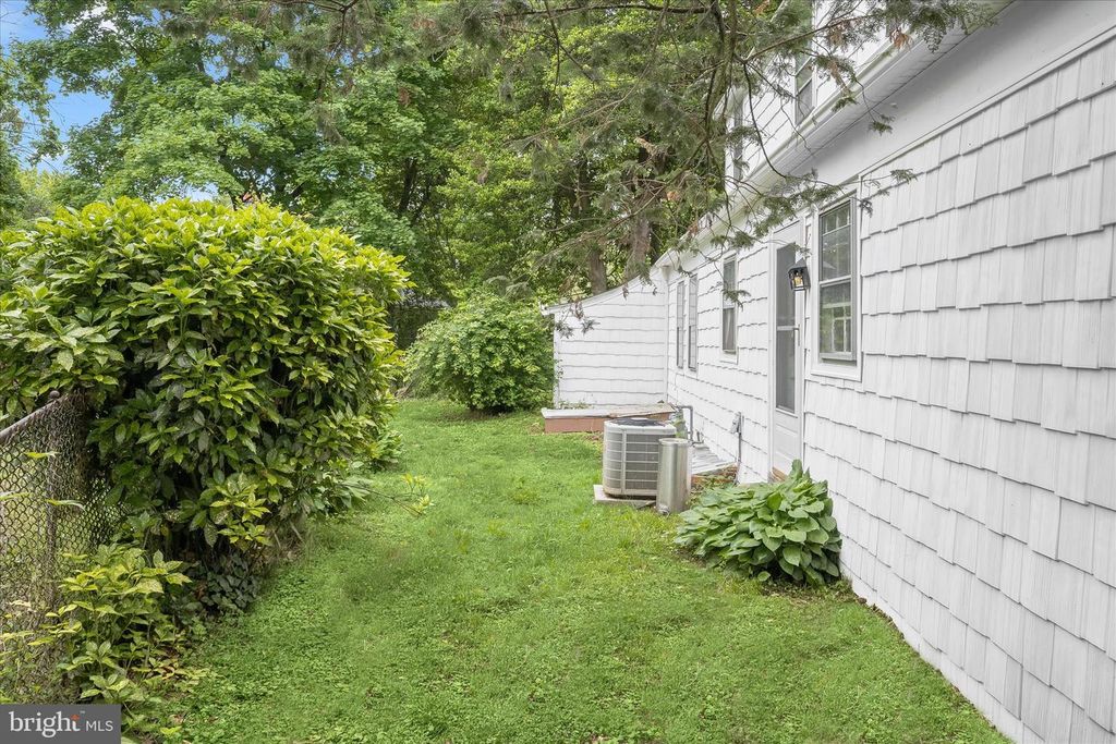 Image 31 of property listing at 301 DALE DR, Silver Spring, MD 20910