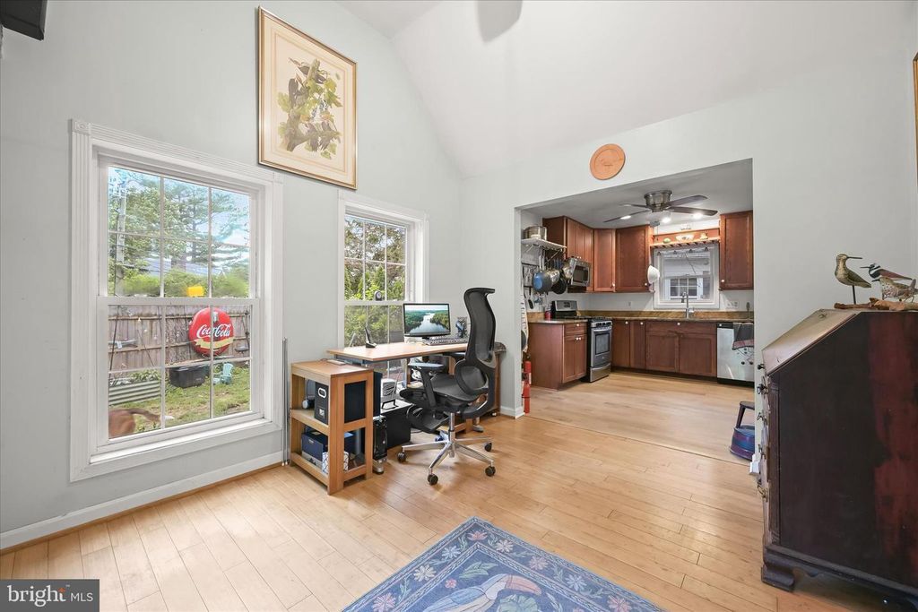 Image 6 of property listing at 301 DALE DR, Silver Spring, MD 20910