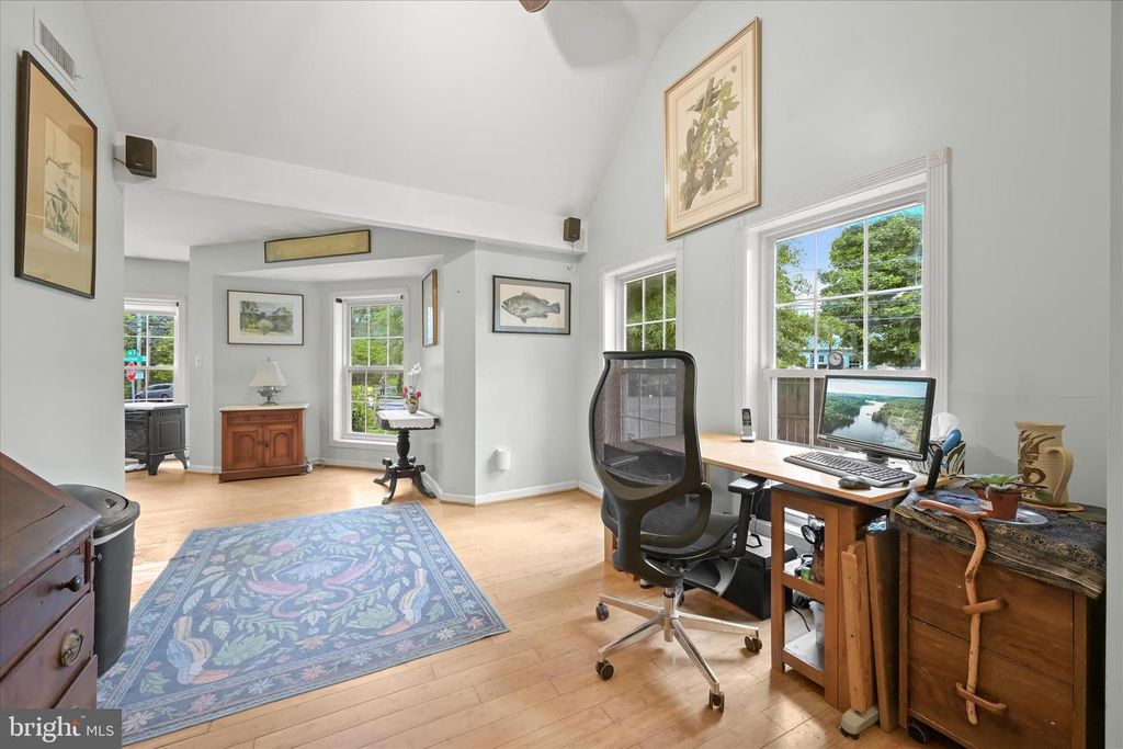 Image 7 of property listing at 301 DALE DR, Silver Spring, MD 20910