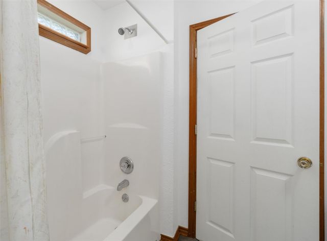 908 West Lane, Crystal Beach, TX 77650