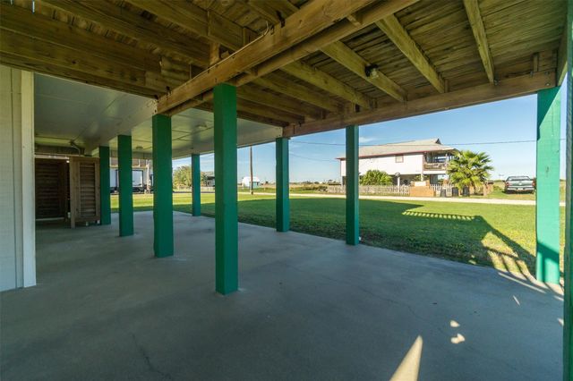 908 West Lane, Crystal Beach, TX 77650