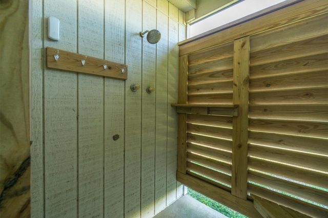 908 West Lane, Crystal Beach, TX 77650