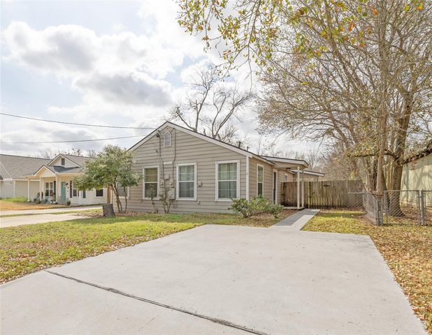 1319 Antone Street, Bryan, TX 77803