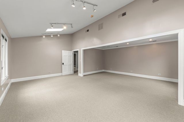 610 N Washington Street 2, Naperville, IL 60563