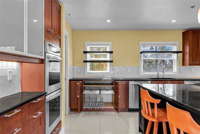 614 NORTON STREET, Longboat Key, FL 34228