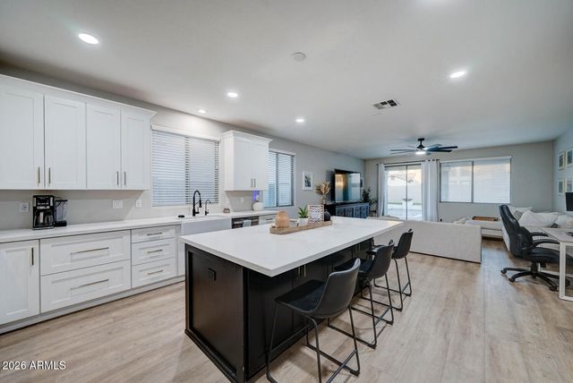 2729 S HANSEN Drive, Gilbert, AZ 85295