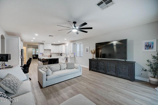 2729 S HANSEN Drive, Gilbert, AZ 85295