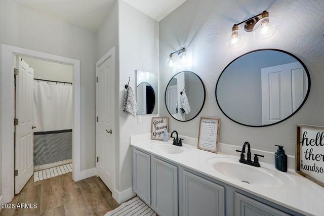 2729 S HANSEN Drive, Gilbert, AZ 85295