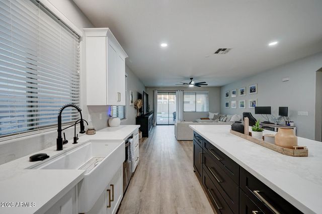 2729 S HANSEN Drive, Gilbert, AZ 85295