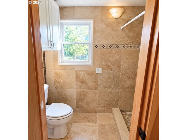 39399 Sw LAURELWOOD Rd, Gaston, OR 97119