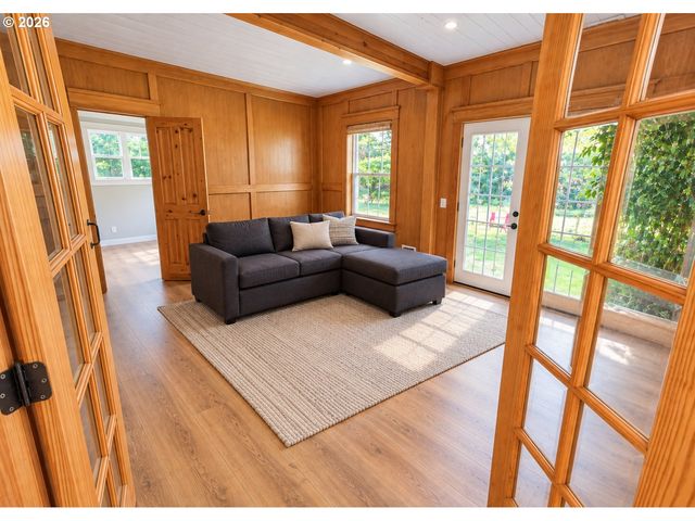 39399 Sw LAURELWOOD Rd, Gaston, OR 97119