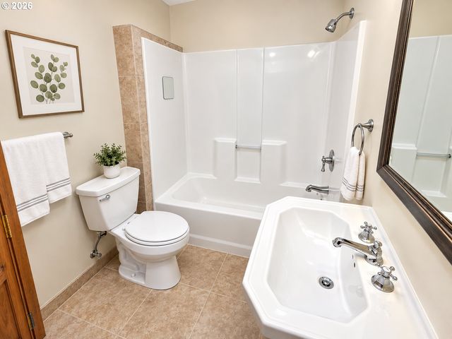 39399 Sw LAURELWOOD Rd, Gaston, OR 97119