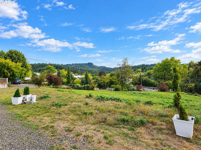 39399 Sw LAURELWOOD Rd, Gaston, OR 97119