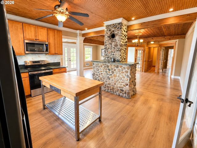 39399 Sw LAURELWOOD Rd, Gaston, OR 97119