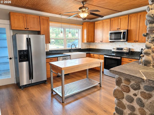 39399 Sw LAURELWOOD Rd, Gaston, OR 97119