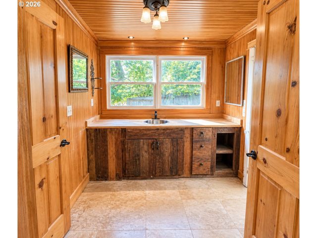 39399 Sw LAURELWOOD Rd, Gaston, OR 97119