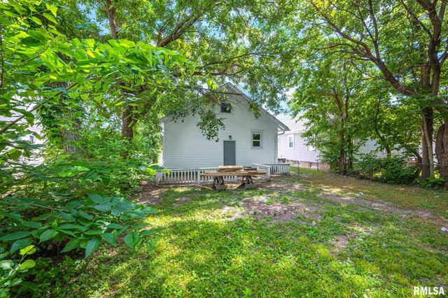 1229 W BRONS Avenue, Peoria, IL 61604