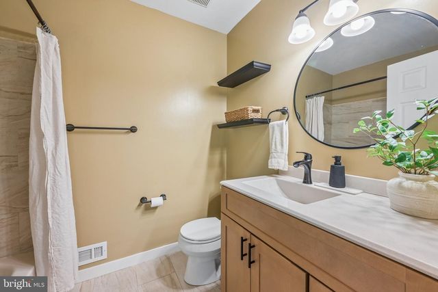 70 LA COSTA DR, Blackwood, NJ 08012