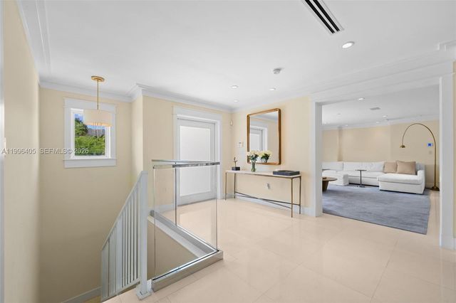 6831 Sunrise Ct, Coral Gables, FL 33133