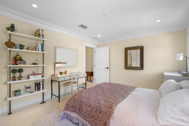 6831 Sunrise Ct, Coral Gables, FL 33133