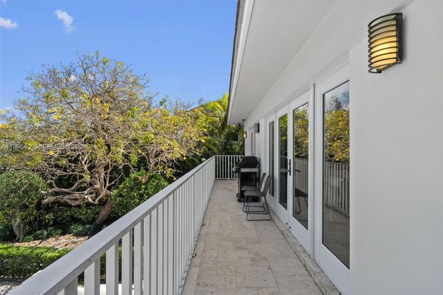 6831 Sunrise Ct, Coral Gables, FL 33133