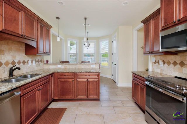 109 Charlotte Drive, Bonaire, GA 31005