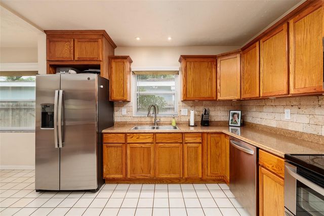 511 74TH AVENUE N, St Petersburg, FL 33702