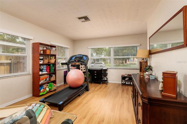 511 74TH AVENUE N, St Petersburg, FL 33702