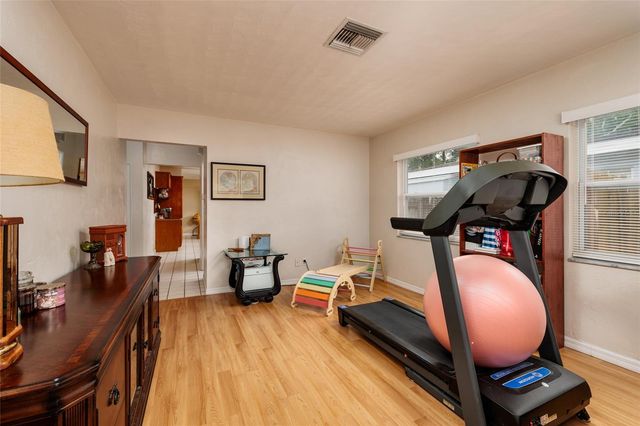 511 74TH AVENUE N, St Petersburg, FL 33702